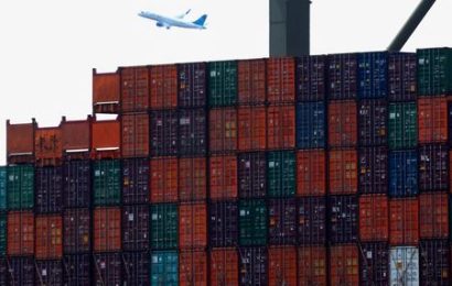 US trade deficit narrows slightly in March